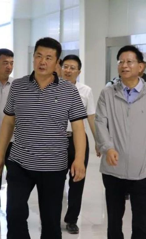 內(nèi)蒙古自治區(qū)政協(xié)黨組成員、副主席張磊一行調(diào)研旭一乳業(yè)